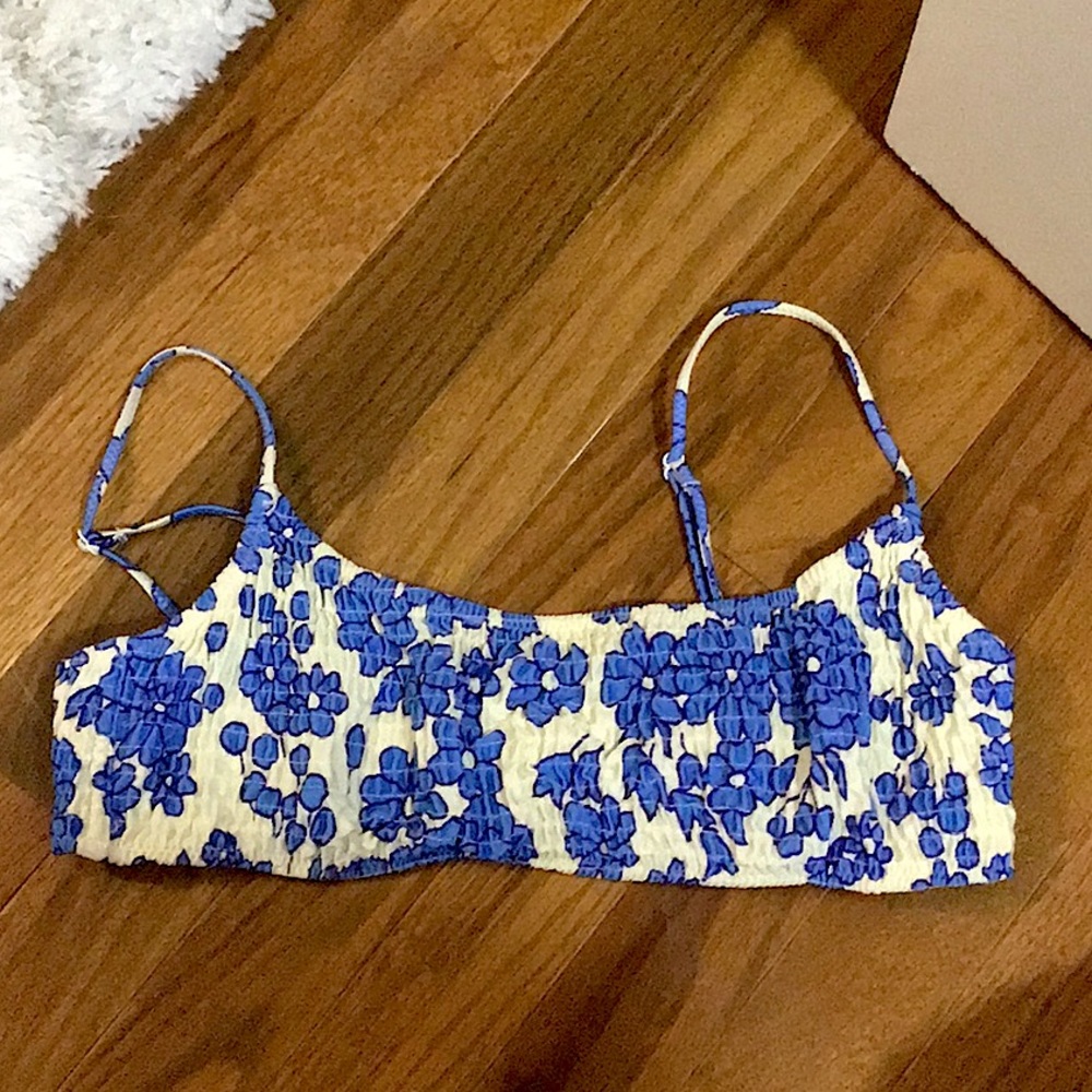 Triangl Swimwear Top Size Medium